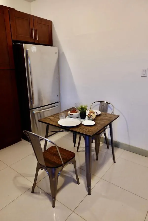 Private Room In A Shared House فانكوفر منزل للإقامة