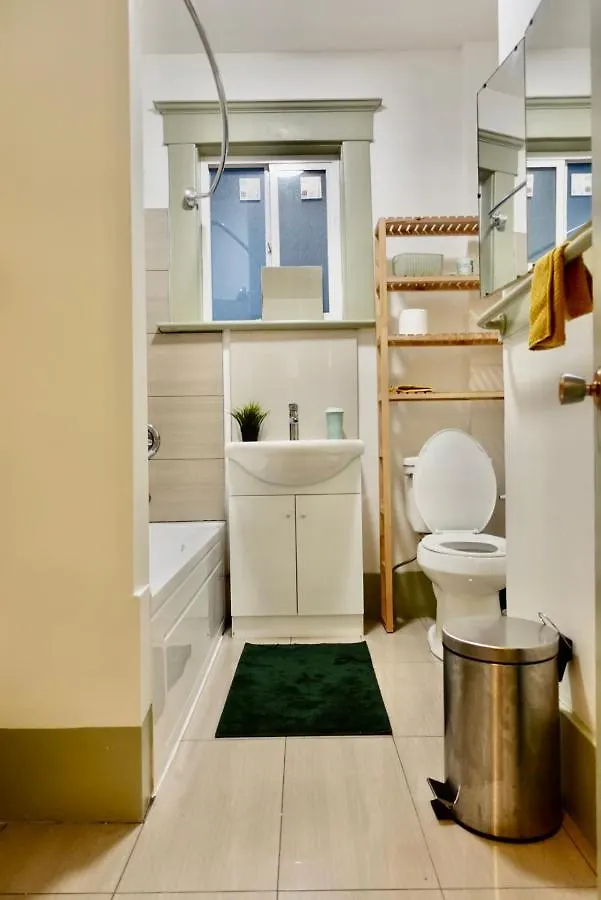 Private Room In A Shared House فانكوفر 0*,
